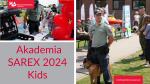 Kolaż 2 zdjęć - na pierwszym  funkcjonariusz Służby Celno-Skarbowej i dziecko pobierające swoje odciski palców, na drugim funkcjonariusz z psem służbowym, na trzeciej grafice napis Renegade Kids Sarex 2024